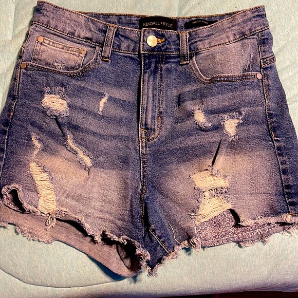 Kendall and Kilye shorts - Picture 1 of 2